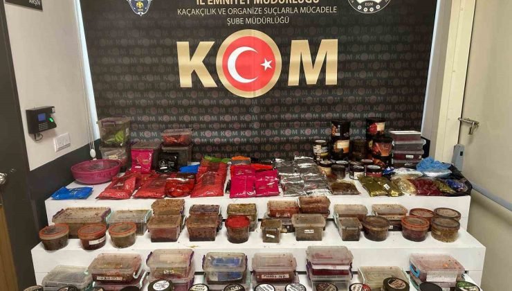 3 iş yerine baskın yapan ekipler 70 kilogram kaçak nargile tütünü ele geçirdi