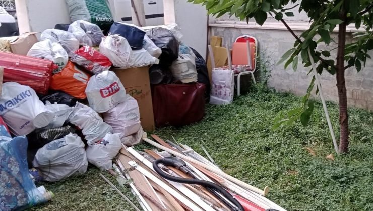 50 ton çöp çıkarılan evdeki adam yeniden atık biriktirmeye başladı