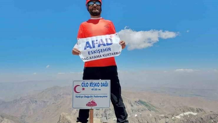 AFAD, Hakkari’deki Cilo Dağı zirvesine tırmanan personelini tebrik etti