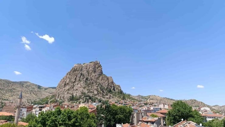 Afyonkarahisar yeni haftaya serin sayılabilecek bir havayla başladı