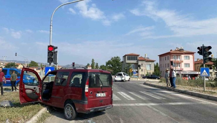 Afyonkarahisar’da kaza: 4 kişi yaralandı