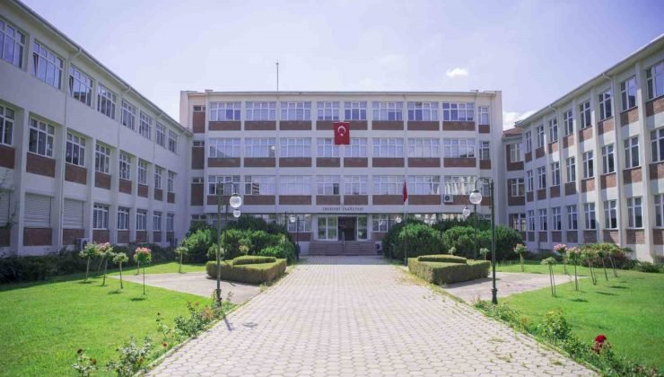 Anadolu Üniversitesi Edebiyat Fakültesi düşünce dünyasını zenginleştiren mezunlar yetiştiriyor