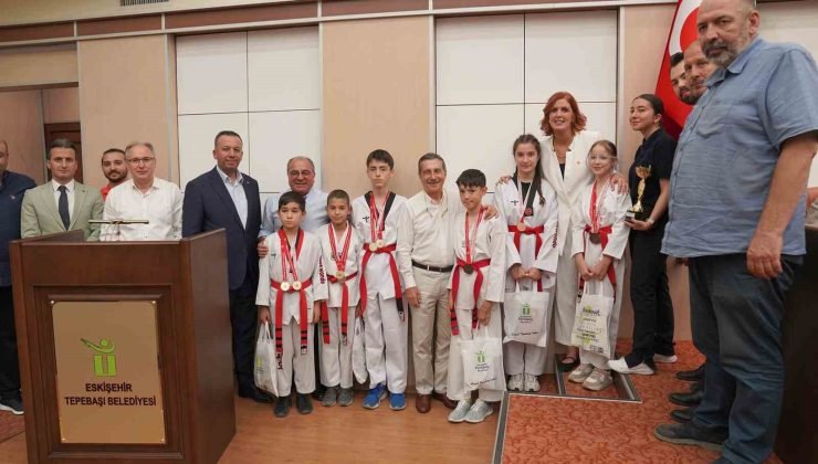 Başarılı sporcular Belediye Meclisinin konuğu oldu