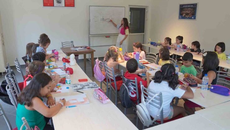 Çocuklar yaz tatilinde el becerilerini geliştiriyor