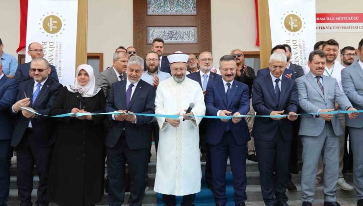 Diyanet İşleri Başkanı Erbaş, Eskişehir Teknik Üniversitesi Camii açışına katıldı