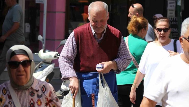 Doğuştan görme engelli işportacı 3 çocuğunu yetiştirip 2 ev aldı