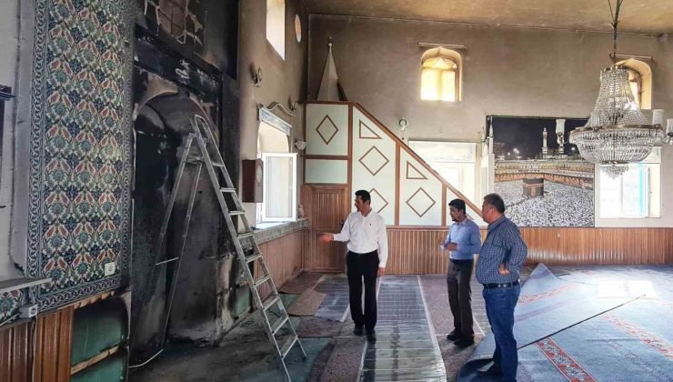 Dumlupınar Kızılca Köyü camiinin mihrap bölümünde yangın