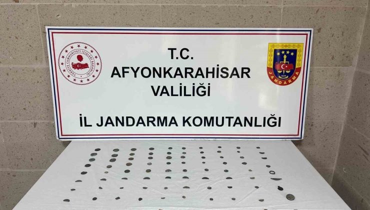 Elindeki sikkeleri satmak isteyen şahsı jandarma yakaladı