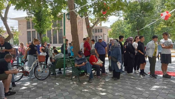 Eskişehir’de ücretsiz döner kuyruğu oluştu