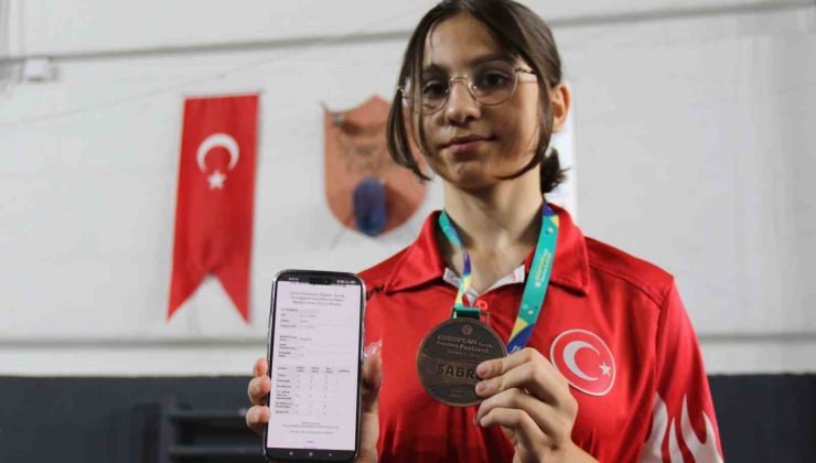 Eskişehirli öğrenciden çifte başarı