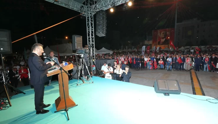 Eskişehir’de “15 Temmuz Demokrasi ve Milli Birlik Günü” etkinlikleri kapsamında, Valilik Meydanı’nda özel program düzenlendi.