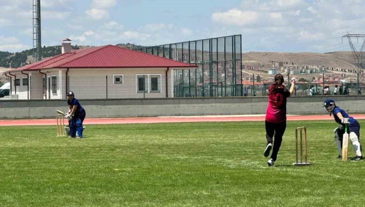 Kriket Büyük Kadınlar Açık Alan birinci ayak müsabakaları başladı