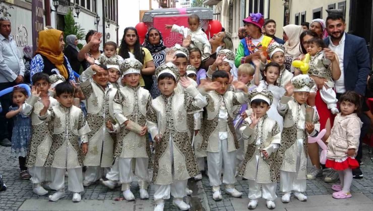 Kütahya Vakıflar Bölge Müdürlüğü 21 çocuğu sünnet ettirdi
