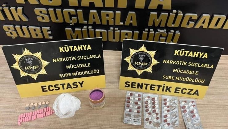 Kütahya’da araçlarında uyuşturucu bulunan 2 zanlı tutuklandı