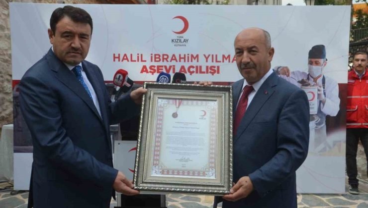 Kütahya’da en çok kan bağışı yapan MEM ödüllendirildi