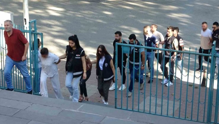Kütahya’da gayrimenkul dolandırıcılığı operasyonunda gözaltına alınan 7 şüpheli adliyeye sevk edildi