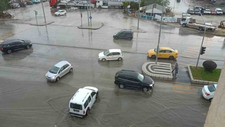 Kuvvetli sağanak yağış Bozüyük’te etkisini gösterdi