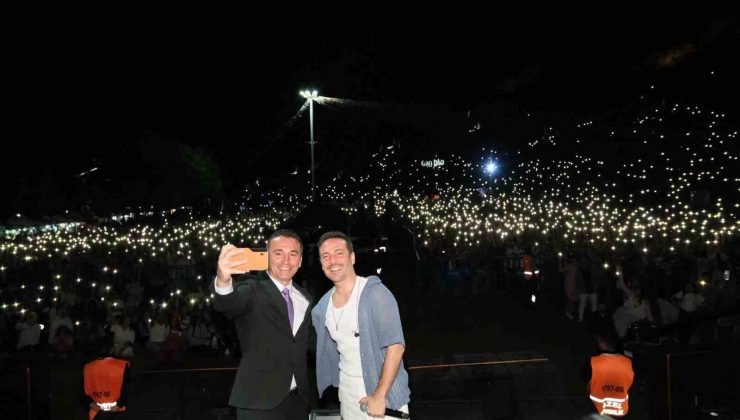 Oğuzhan Koç, Sivrihisar’da unutulmaz bir konser verdi