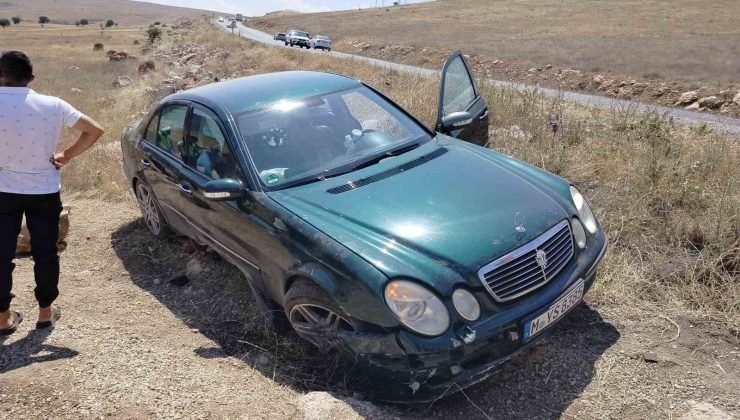 Şarampole giren otomobilde 4 kişi yaralandı