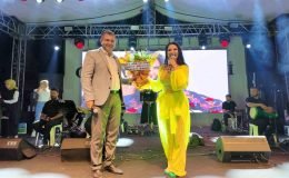 Şarkıcı Ayşe Dinçer, Gediz Tarhana Festivali’nde sahne aldı