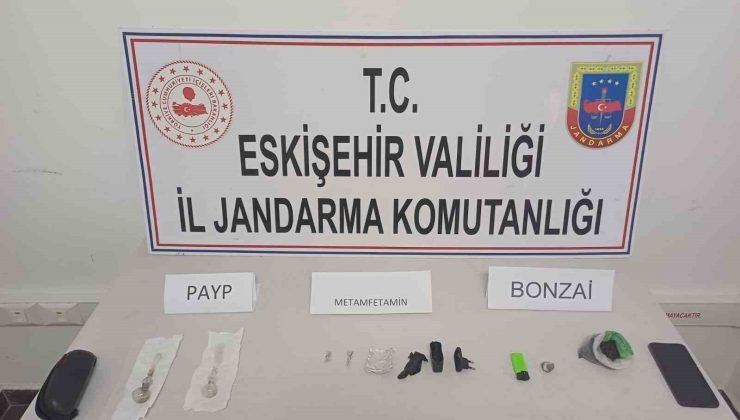 Satmak için ilçeye götürdüğü uyuşturucu madde ile birlikte jandarmaya yakalandı