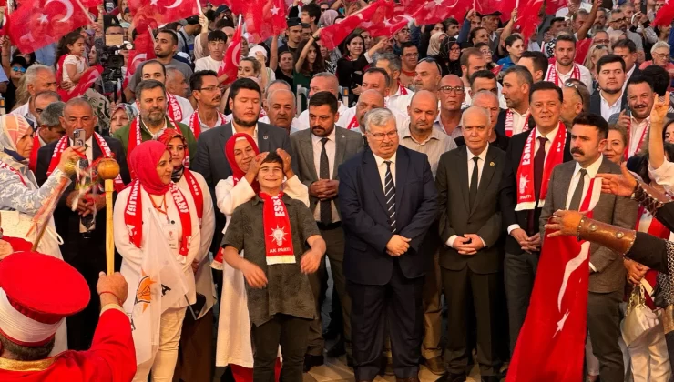 Eskişehir’de binler demokrasi için meydanları doldurdu