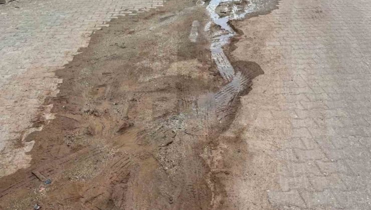 15 gündür boşa akan su vatandaşların tepkisine neden oldu