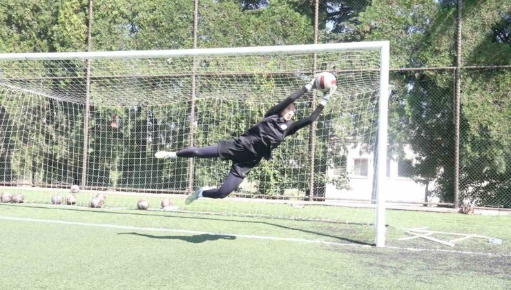 3 büyükler Eskişehirli kalecinin peşinde