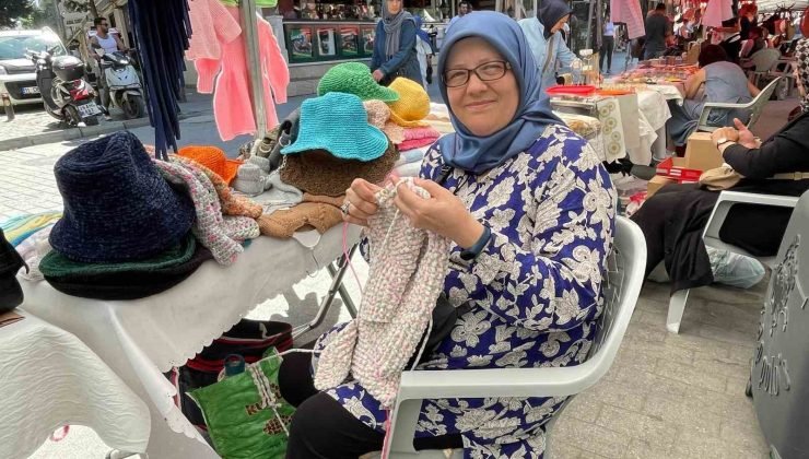 8 yaşından beri hâlâ ilk günkü hevesle örgü örüyor