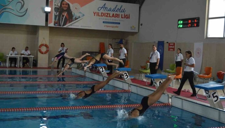 Afyonkarahisar’da 7+ Yaş Yüzme Müsabakaları başladı