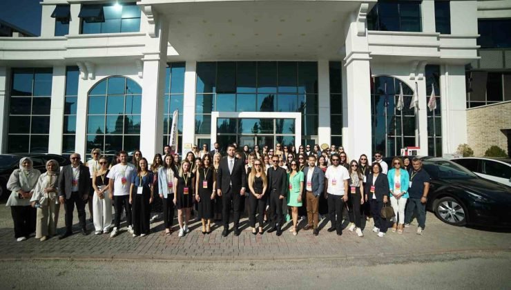 Anaçağ Anaokulu 11 şubesiyle eğitim seminerini Eskişehir’de gerçekleştirdi