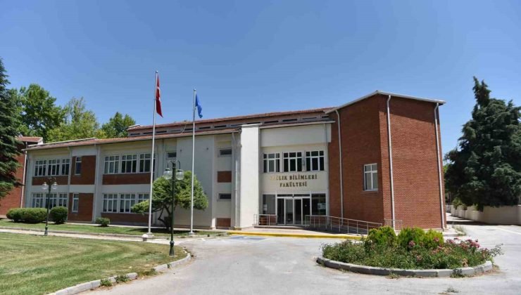 Anadolu Üniversitesi Sağlık Bilimleri Fakültesi eğitim alanındaki ilkleriyle konuşuluyor