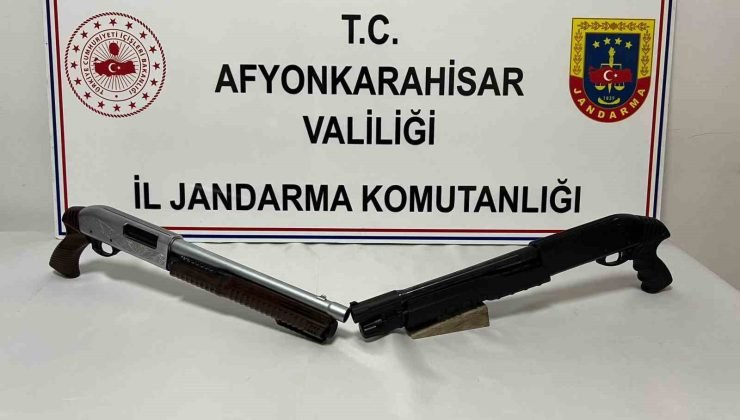 Asker eğlenesinde havaya ateş ederken yakalandılar