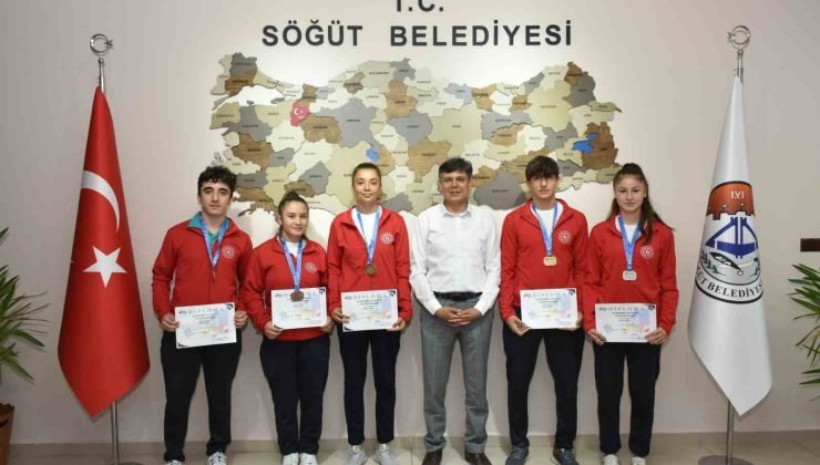 Avrupa şampiyonları madalyalarıyla Başkan Durgut’u ziyaret etti
