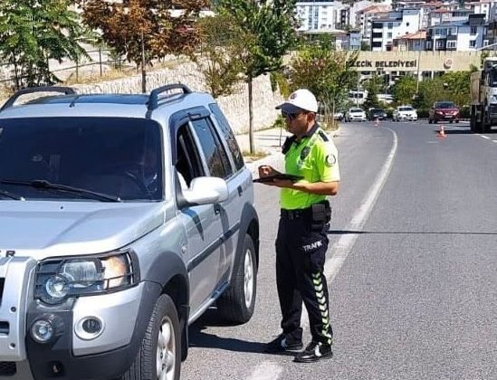 Bilecik’te trafik kural ihlali yapan sürücülere 63 bin 48 TL ceza uygulandı