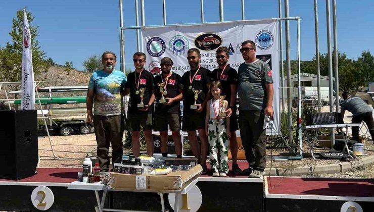 Eskişehir’de düzenlenen sazan yakalama yarışması nefes kesti