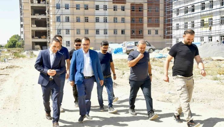 Fatih Dönmez, Eskişehir’de yapımı devam eden KYK yurdunun inşaatını ziyaret etti