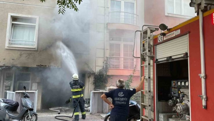 Garajda çıkan yangın sonrası araçlar kullanılamayacak hale geldi