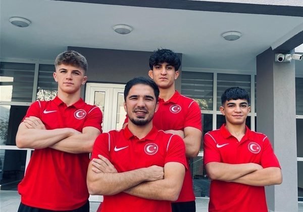 Genç güreşçiler madalya için Amman’da yarışacak