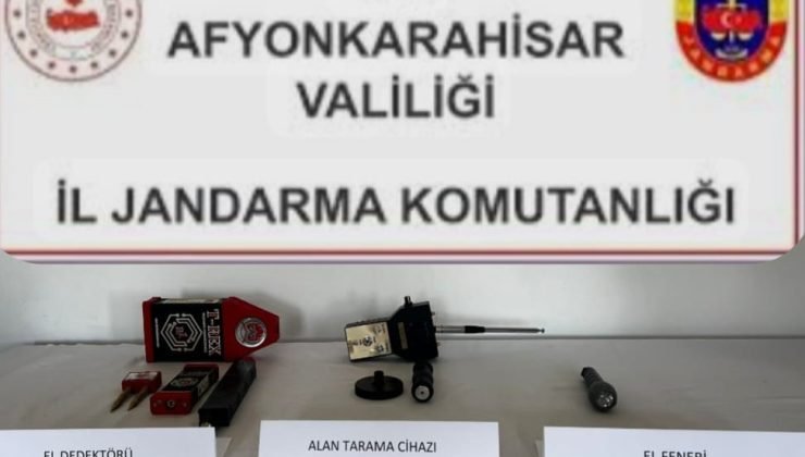 Jandarmayı görünce kaçan define avcıları kovalamaca sonrası yakalandı
