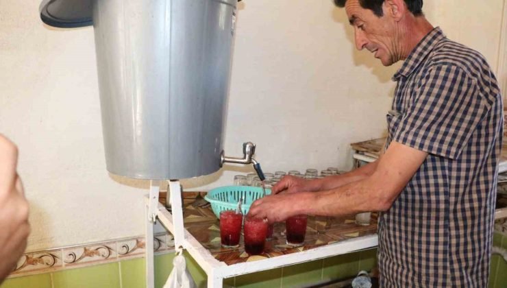 Kavurucu sıcakta Akdağ’daki kardan yapılan şerbetle serinliyorlar