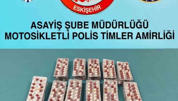 Kontrol amaçlı durdurulan araçtan 885 adet sentetik hap ele geçirildi