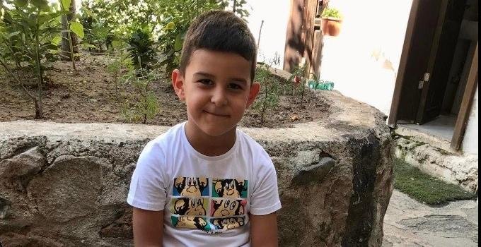 Kumbarasındaki harçlıklarını Kızılay’a verdi