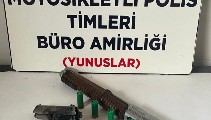Kütahya’da bir araçta ruhsatsız tabanca ve tüfek ele geçirildi