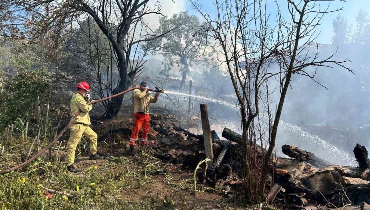 Kütahya’da evde çıkan yangın ormana sıçramadan söndürüldü