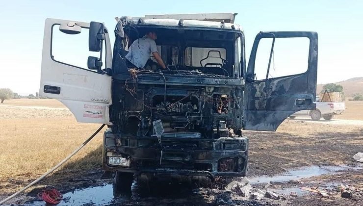 Kütahya’da yanan kamyon hurdaya döndü