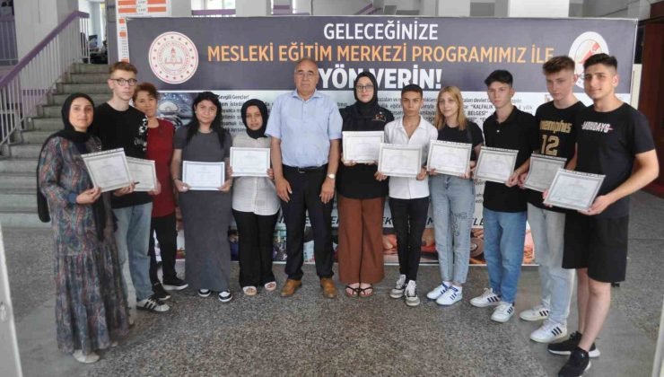 Lisede ilgi duydukları alanlarda staj yaparak hem mezun oldular hem de meslek öğrendiler