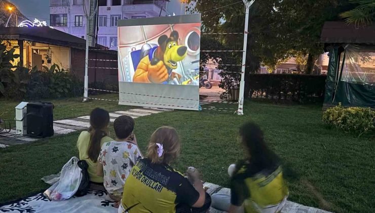 Miniklere özel çizgi film gecesi düzenlendi