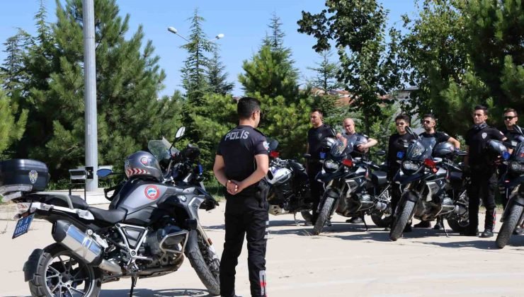 Motosikletli polisler vatandaşa güven veriyor