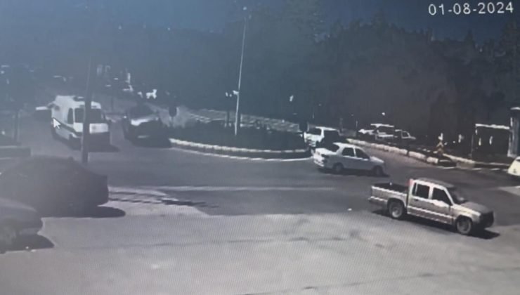 Önce otomobile, sonra cenaze aracına çarpan araç lastikçiye girdi: 1 yaralı